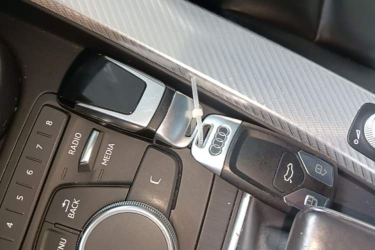 Used Audi A4L 2017 40 TFSI Fashion Model Vehicle Key