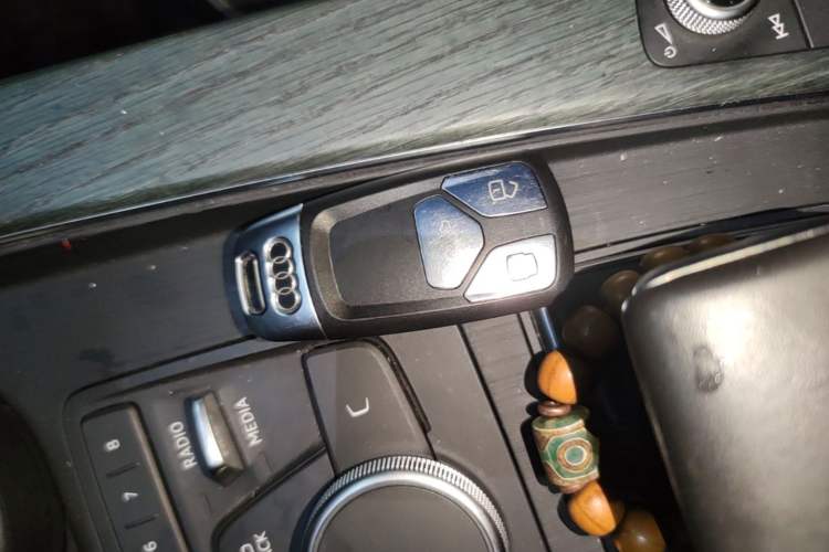 Used Audi A4L 2017 40 TFSI Style Edition Vehicle Key