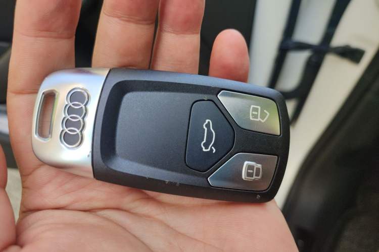 Used Audi A4L 2017 40 TFSI Fashion Model Vehicle Key