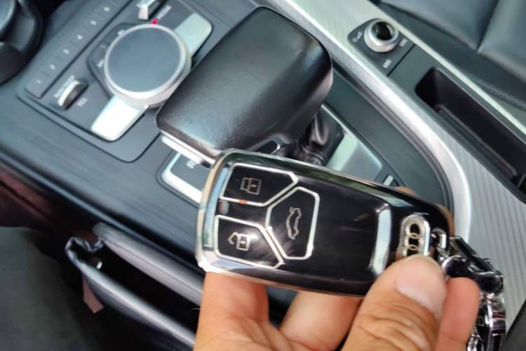 Used Audi A4L 2017 Plus 40 TFSI Fashion Model Vehicle Key