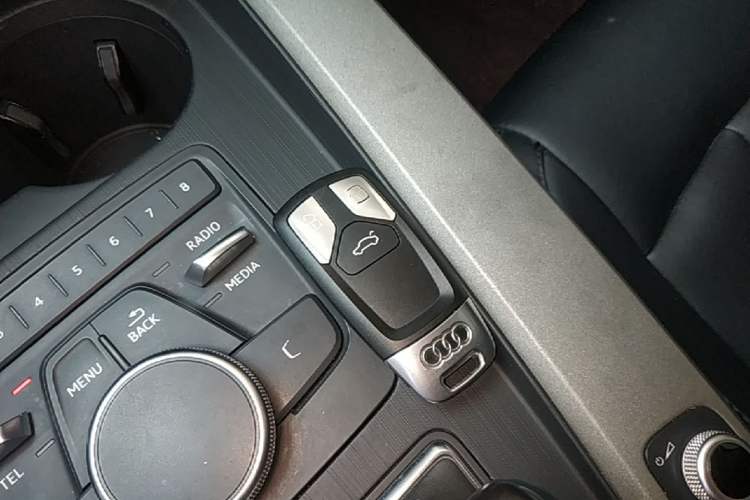 Used Audi A4L 2017 Plus 40 TFSI Ambition Model Vehicle Key
