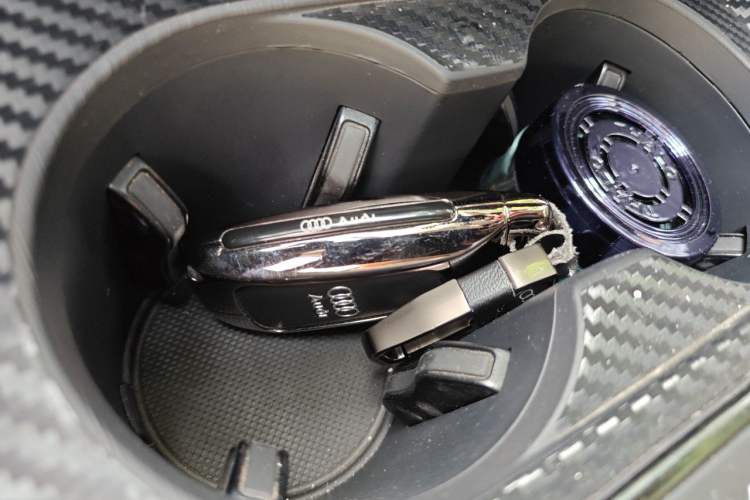 Used Audi A4L 2017 40 TFSI Ambition Edition Vehicle Key