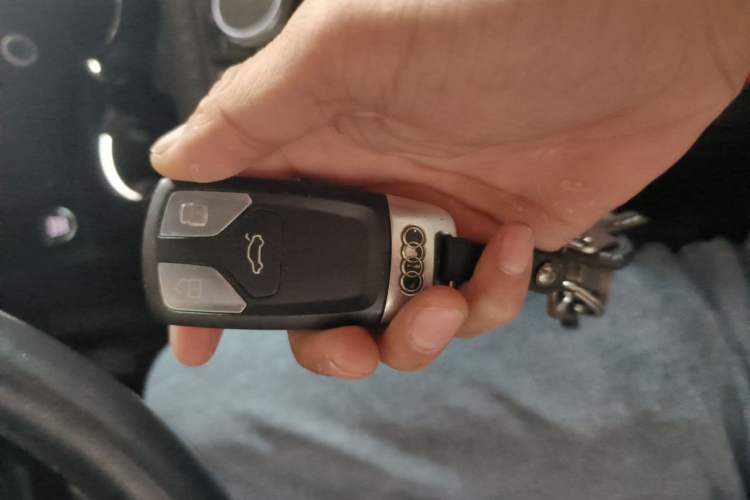 Used Audi A4L 2017 40 TFSI Style Edition Vehicle Key