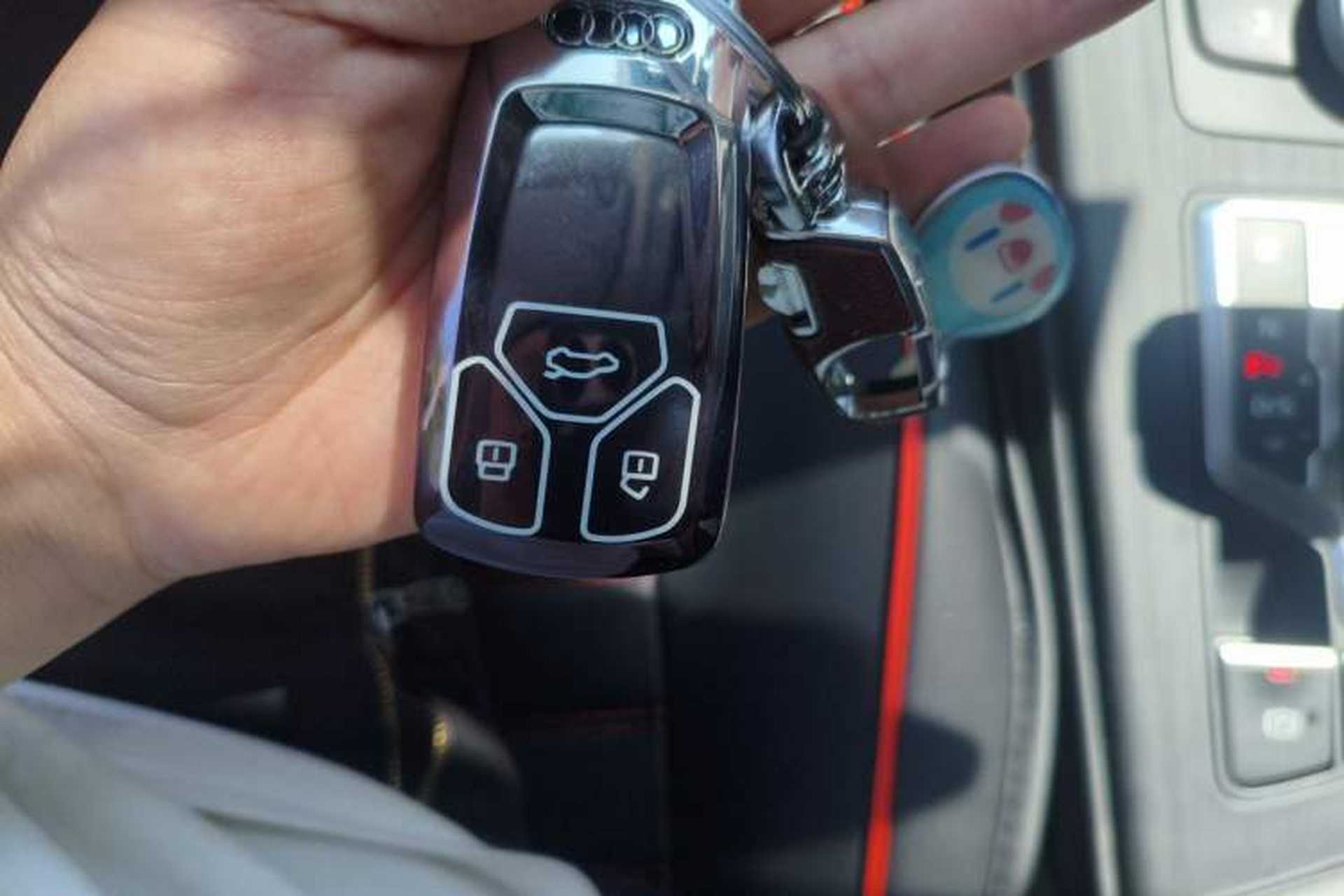 Used Audi A4L 2017 40 TFSI Ambition Edition Vehicle Key