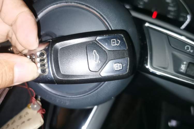 Used Audi A4L 2017 40 TFSI Fashion Model Vehicle Key