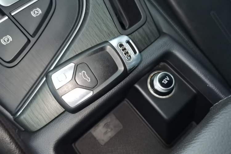 Used Audi A4L 2017 40 TFSI Style Edition Vehicle Key