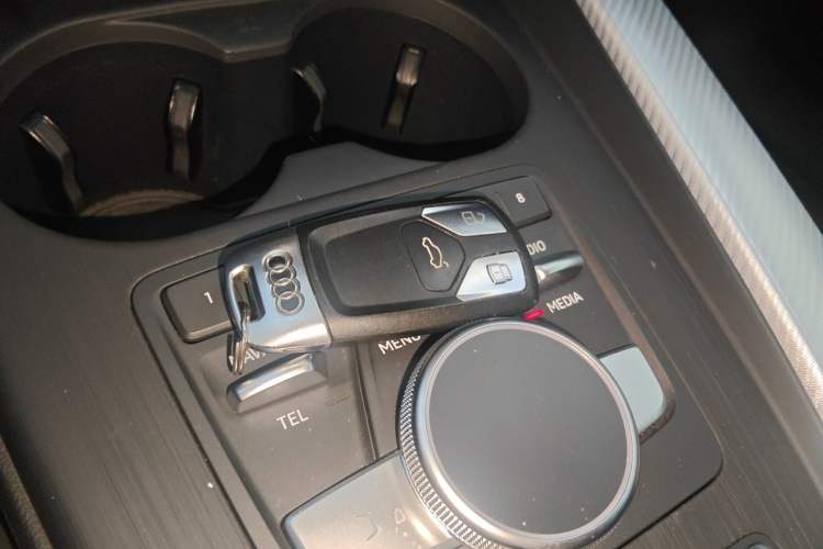 Used Audi A4L 2017 Plus 40 TFSI Fashion Model Vehicle Key