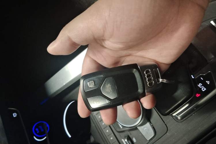 Used Audi A4L 2017 Plus 40 TFSI Style Edition Vehicle Key