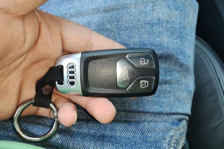 Used Audi A4L 2017 40 TFSI Fashion Model Vehicle Key