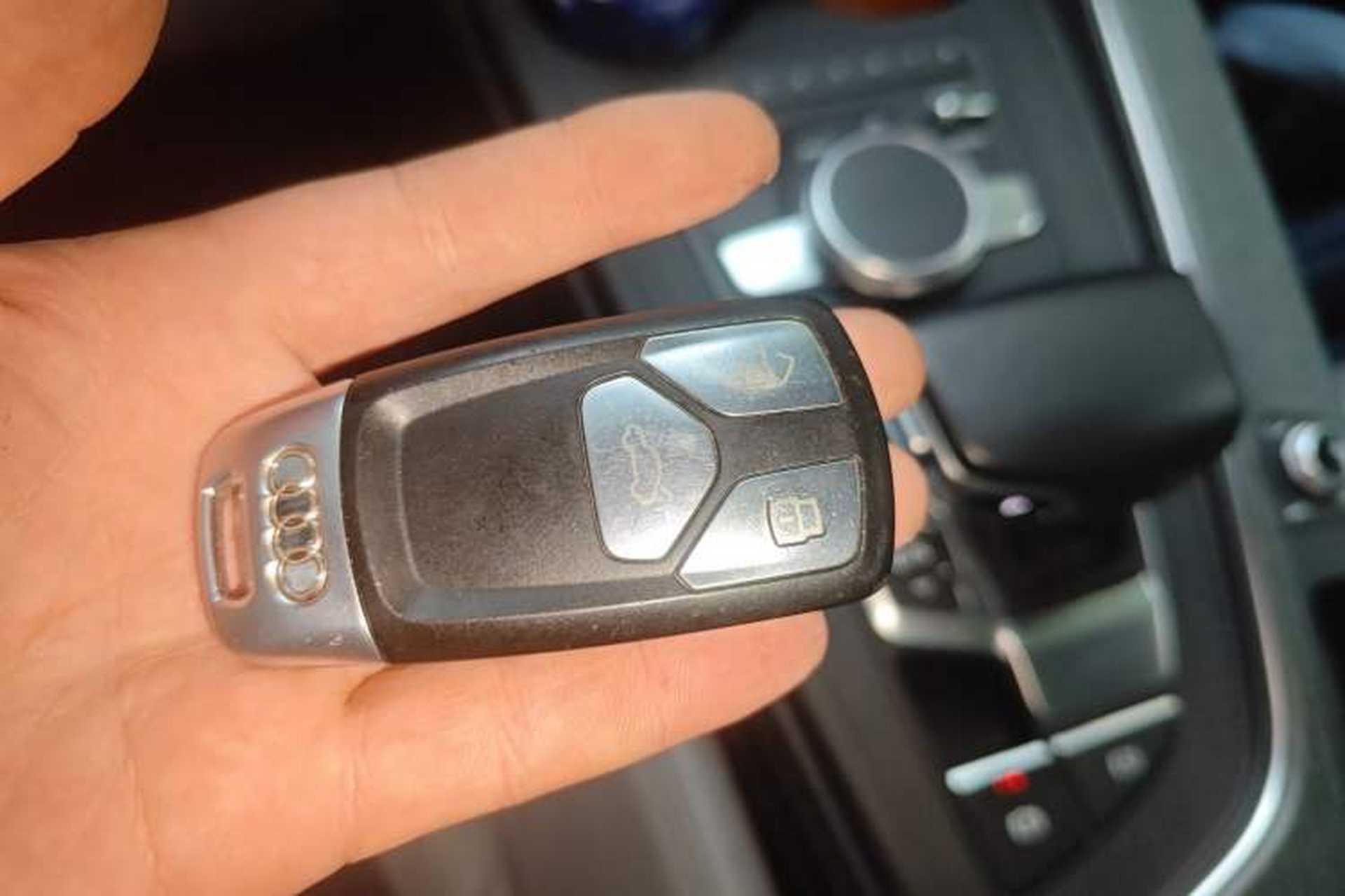 Used Audi A4L 2017 40 TFSI Style Edition Vehicle Key