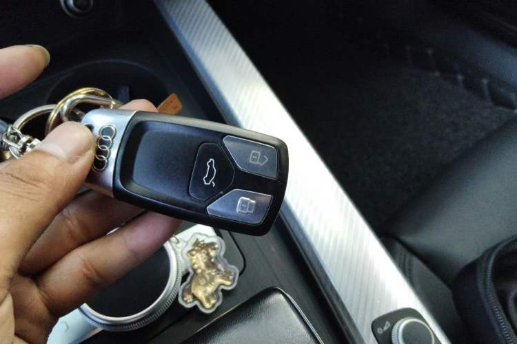 Used Audi A4L 2017 40 TFSI Fashion Model Vehicle Key