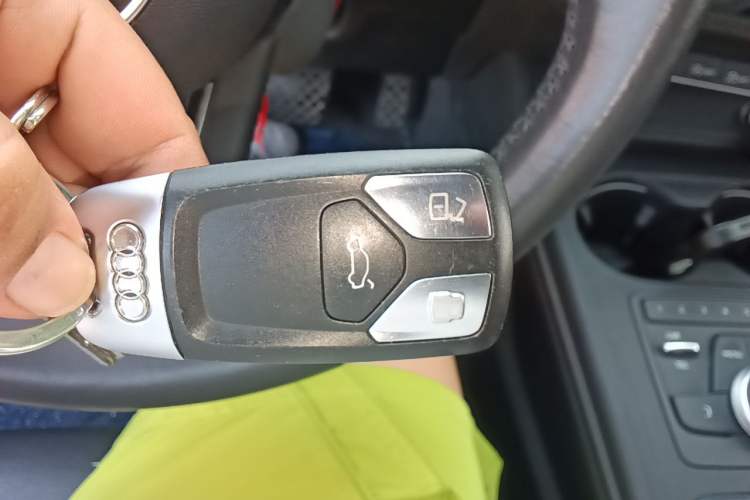 Used Audi A4L 2017 Plus 40 TFSI Ambition Model Vehicle Key