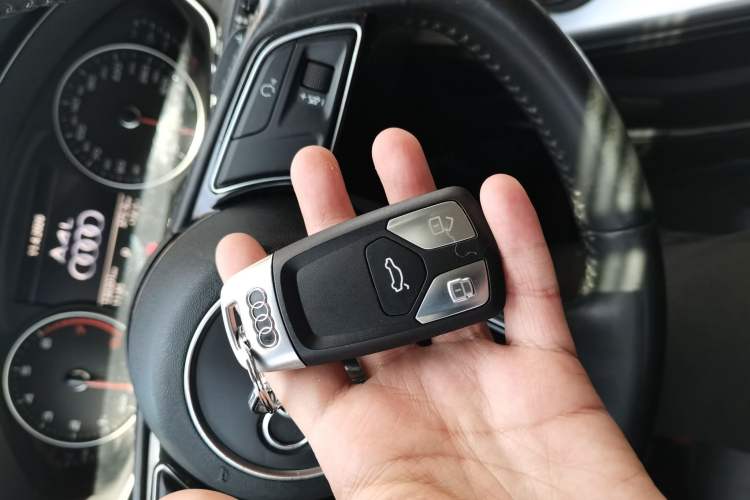 Used Audi A4L 2017 Plus 40 TFSI Ambition Model Vehicle Key