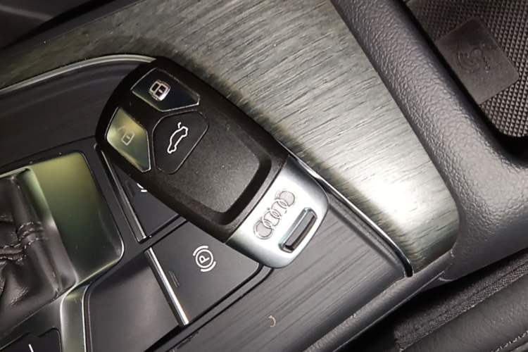 Used Audi A4L 2017 45 TFSI quattro Style Edition Vehicle Key