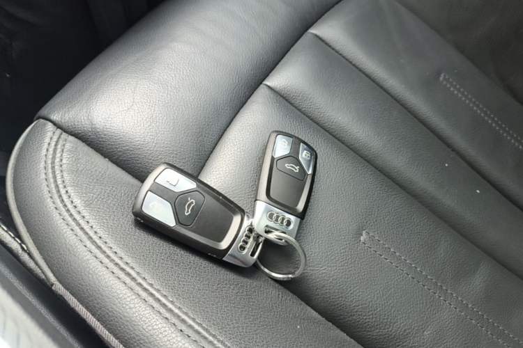 Used Audi A4L 2017 40 TFSI Fashion Model Vehicle Key