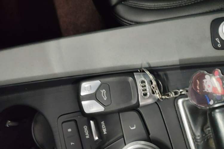 Used Audi A4L 2017 Plus 40 TFSI Ambition Model Vehicle Key