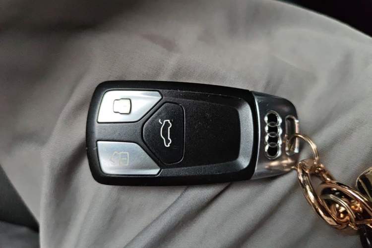 Used Audi A4L 2017 Plus 40 TFSI Ambition Model Vehicle Key