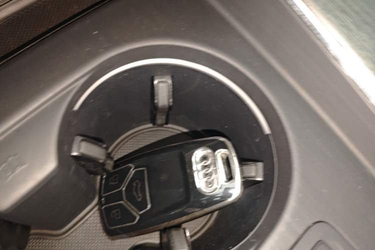 Used Audi A4L 2017 45 TFSI quattro Style Edition Vehicle Key