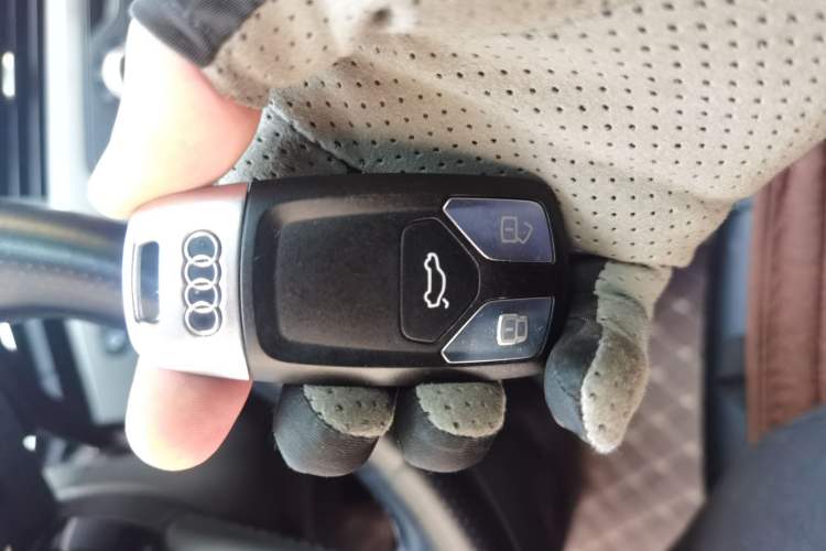 Used Audi A4L 2017 Plus 40 TFSI Ambition Model Vehicle Key
