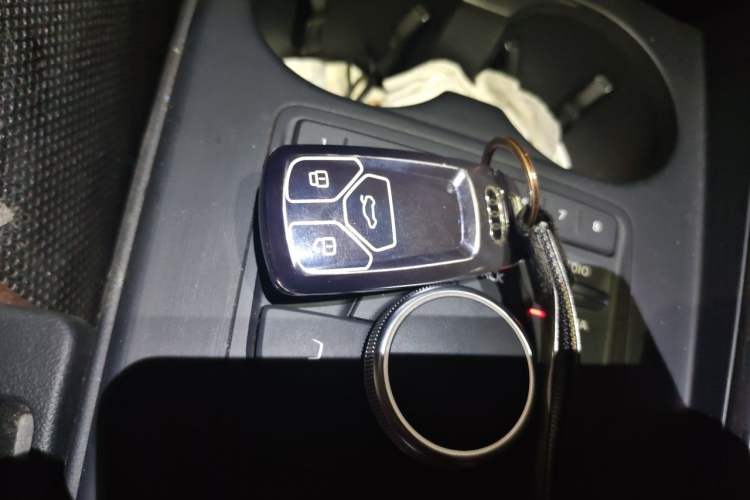 Used Audi A4L 2017 40 TFSI Ambition Edition Vehicle Key