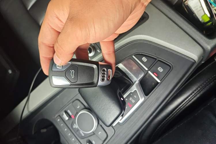 Used Audi A4L 2017 Plus 40 TFSI Ambition Model Vehicle Key