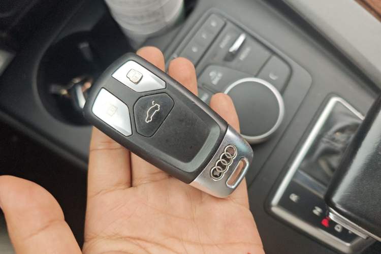 Used Audi A4L 2017 40 TFSI Ambition Edition Vehicle Key
