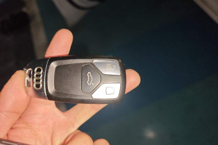 Used Audi A4L 2017 40 TFSI Fashion Model Vehicle Key