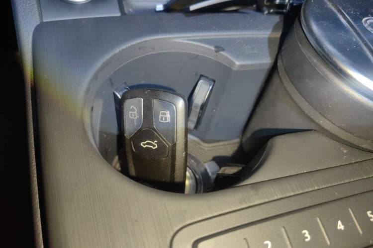 Used Audi A4L 2017 40 TFSI Ambition Edition Vehicle Key