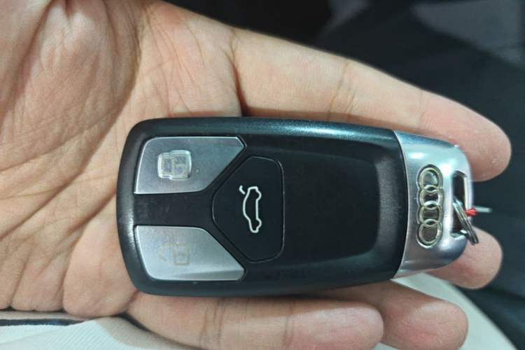 Used Audi A4L 2017 40 TFSI Fashion Model Vehicle Key