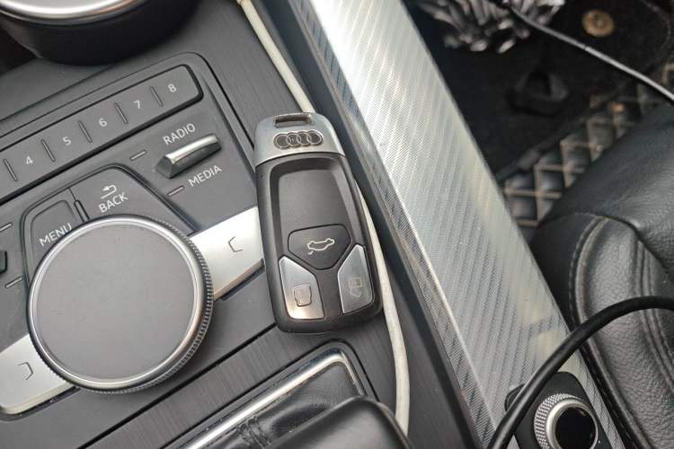Used Audi A4L 2017 Plus 40 TFSI Fashion Model Vehicle Key