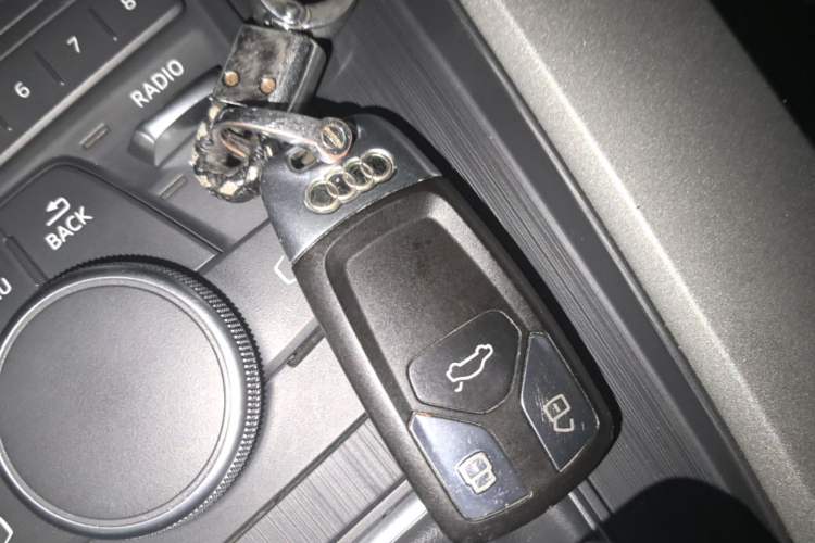Used Audi A4L 2017 40 TFSI Ambition Edition Vehicle Key
