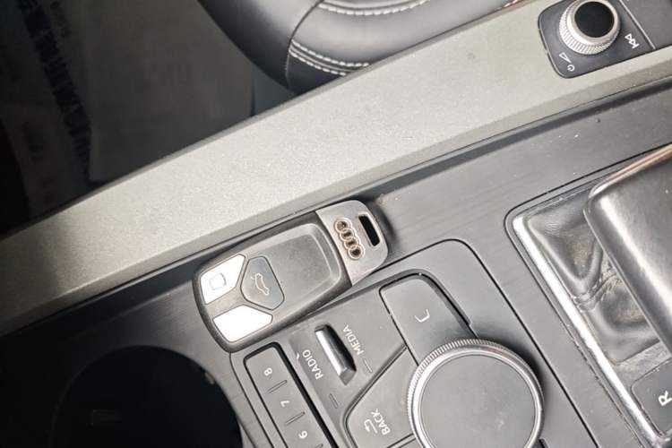 Used Audi A4L 2017 Plus 40 TFSI Ambition Model Vehicle Key