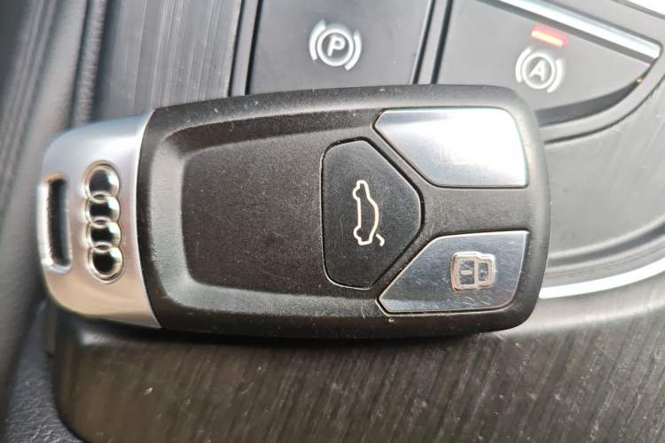 Used Audi A4L 2017 Plus 40 TFSI Fashion Model Vehicle Key