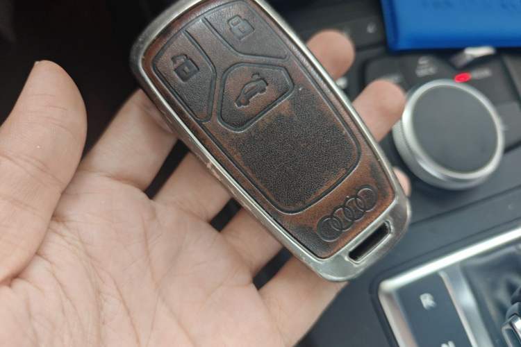 Used Audi A4L 2017 40 TFSI Ambition Edition Vehicle Key