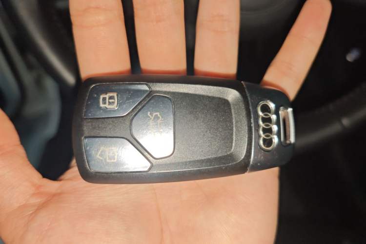 Used Audi A4L 2017 40 TFSI Fashion Model Vehicle Key