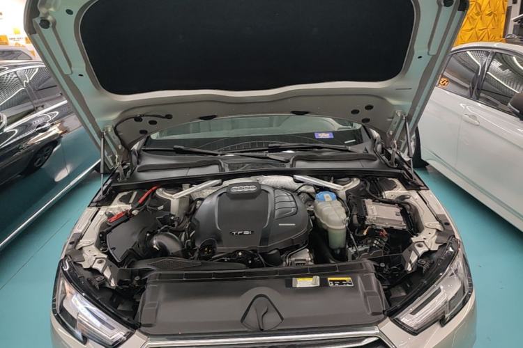 Used Audi A4L 2017 Plus 40 TFSI Fashion Model Engine Bay