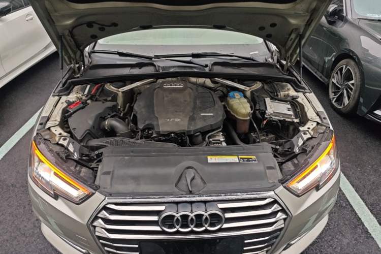 Used Audi A4L 2017 40 TFSI Fashion Model Engine Bay