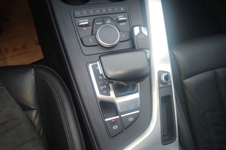 Used Audi A4L 2017 40 TFSI Style Edition Gear Lever