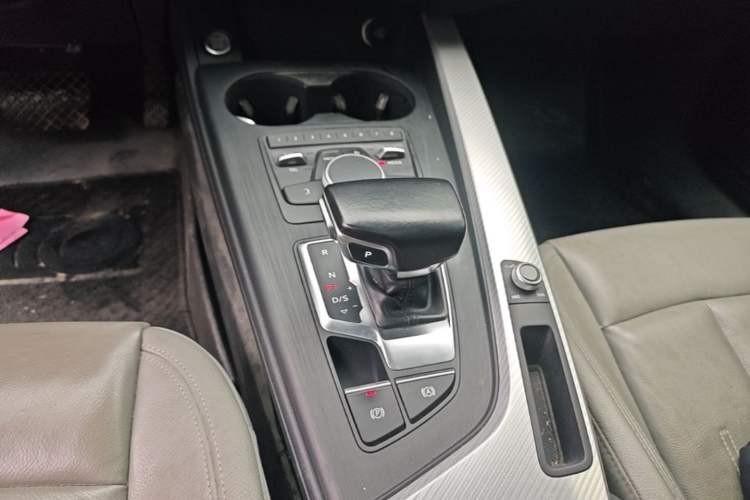 Used Audi A4L 2017 40 TFSI Fashion Model Gear Lever