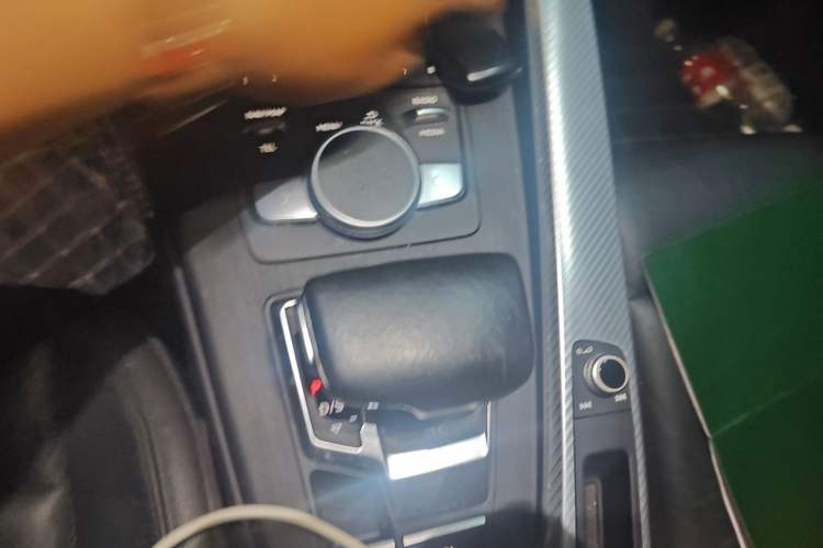 Used Audi A4L 2017 40 TFSI Fashion Model Gear Lever