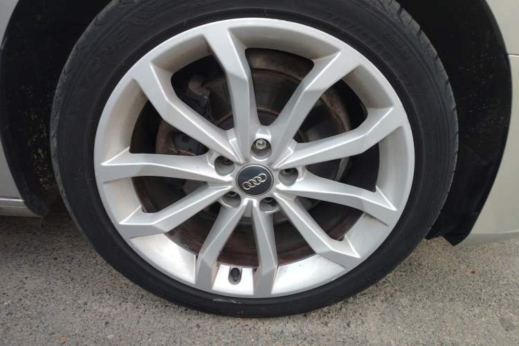 Used Audi A4L 2017 40 TFSI Style Edition Right Front Wheel Hub