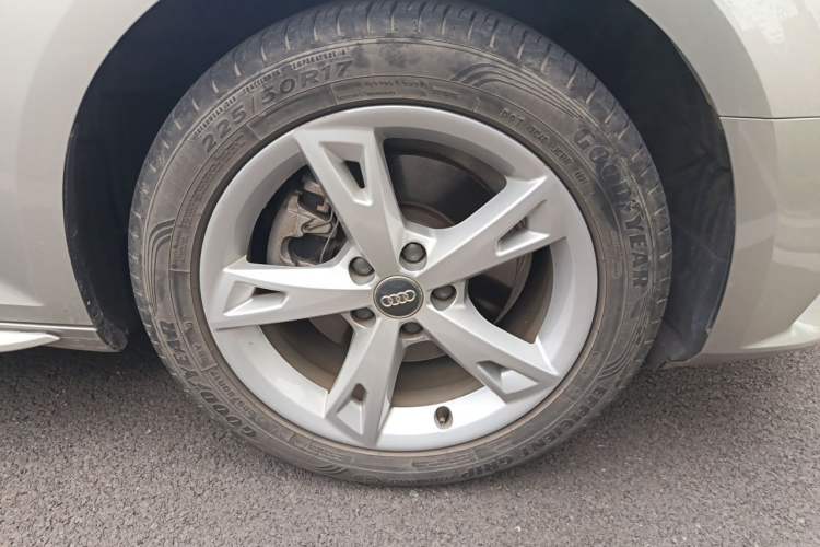 Used Audi A4L 2017 40 TFSI Fashion Model Right Front Wheel Hub