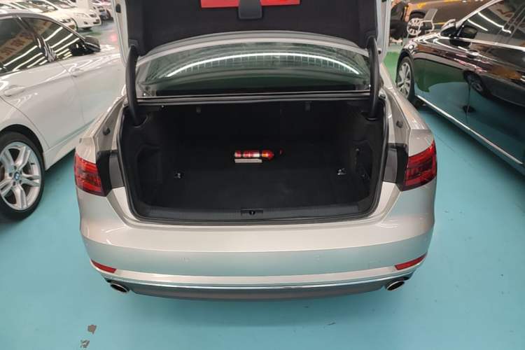 Used Audi A4L 2017 Plus 40 TFSI Fashion Model Trunk