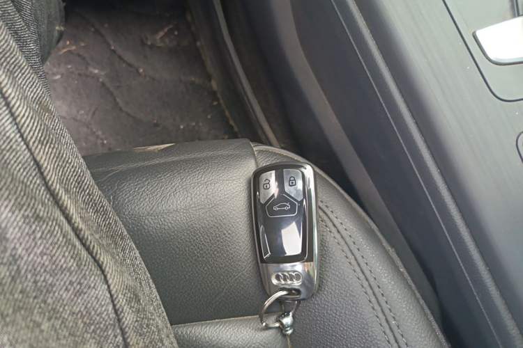 Used Audi A4L 2017 40 TFSI Fashion Model Vehicle Key