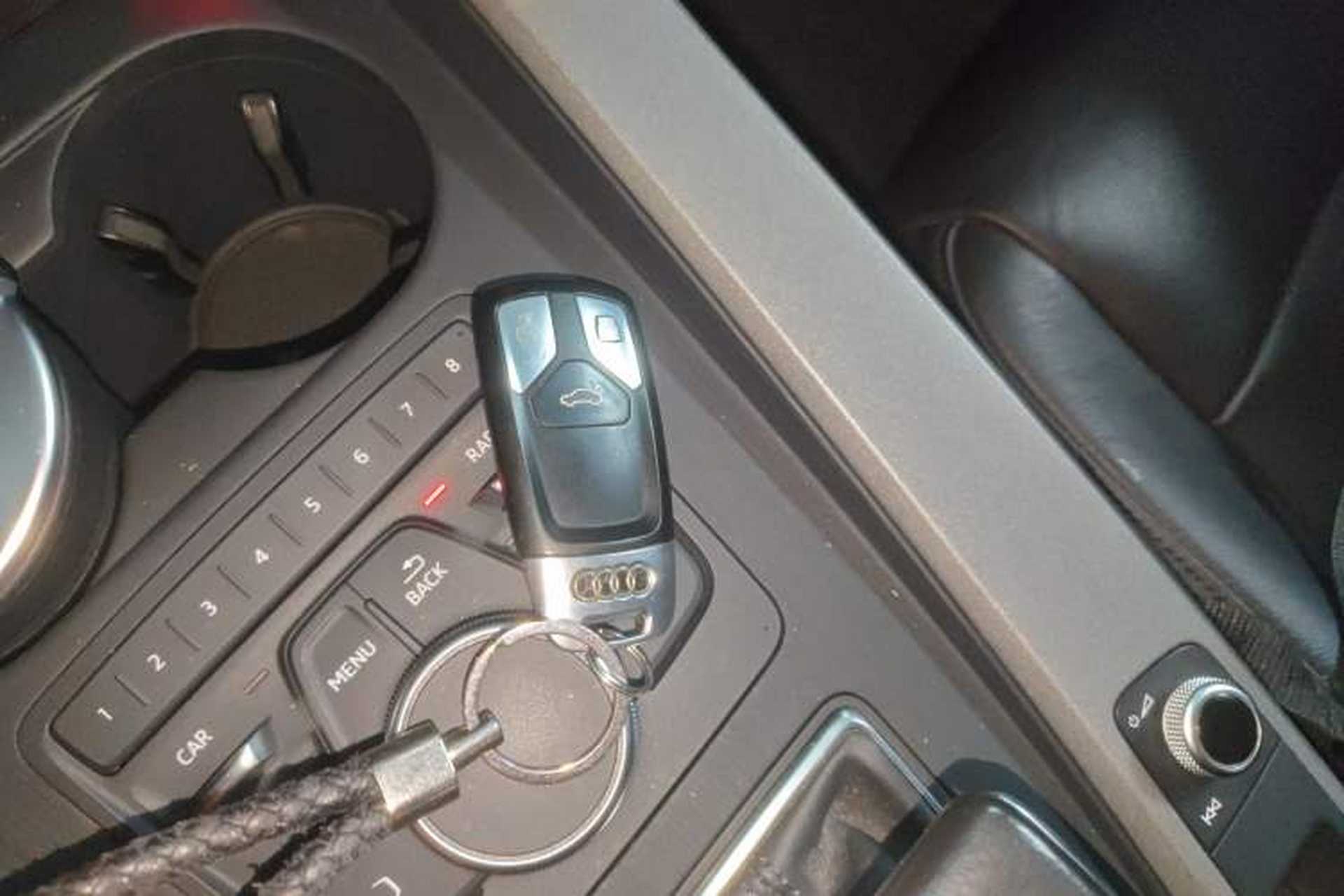 Used Audi A4L 2017 40 TFSI Ambition Edition Vehicle Key