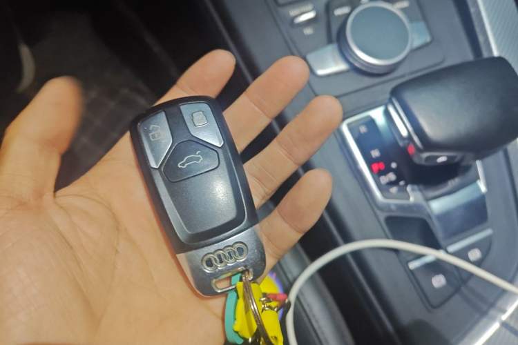 Used Audi A4L 2017 40 TFSI Fashion Model Vehicle Key