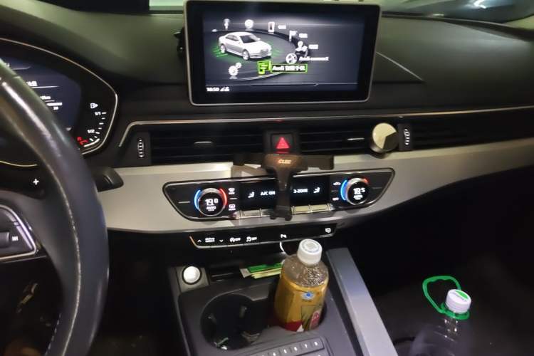 Used Audi A4L 2018 30th Anniversary Edition 40 TFSI Fashion Model Audio And AC Panel