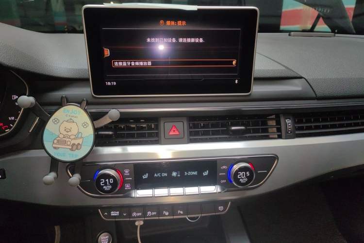 Used Audi A4L 2018 30th Anniversary Edition 40 TFSI Fashion Model Audio And AC Panel