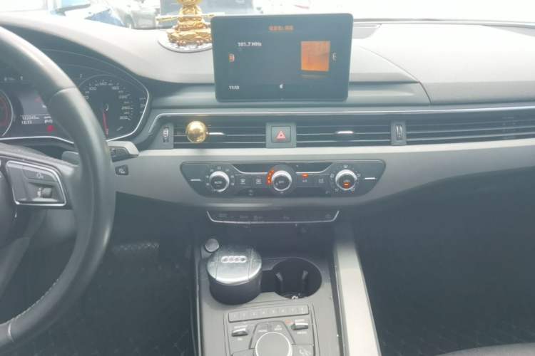 Used Audi A4L 2018 30th Anniversary Edition 40 TFSI Trendy Model Audio And AC Panel
