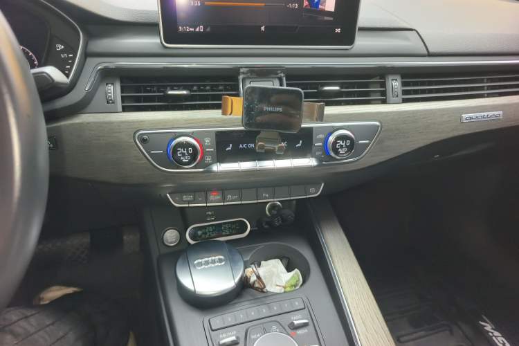 Used Audi A4L 2018 30th Anniversary Edition 40 TFSI Fashion Model Audio And AC Panel